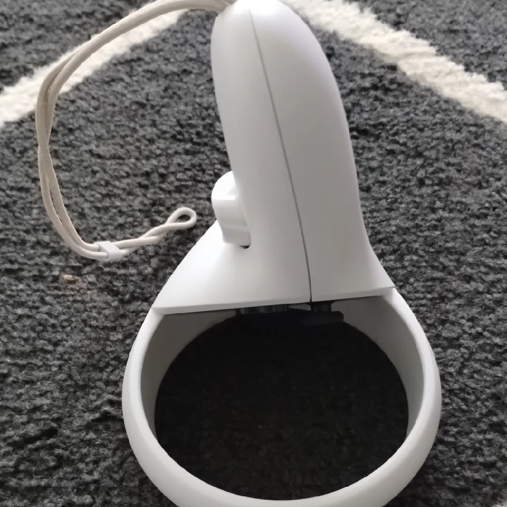 Oculus White Standalone VR Headset with Ergonomic Design